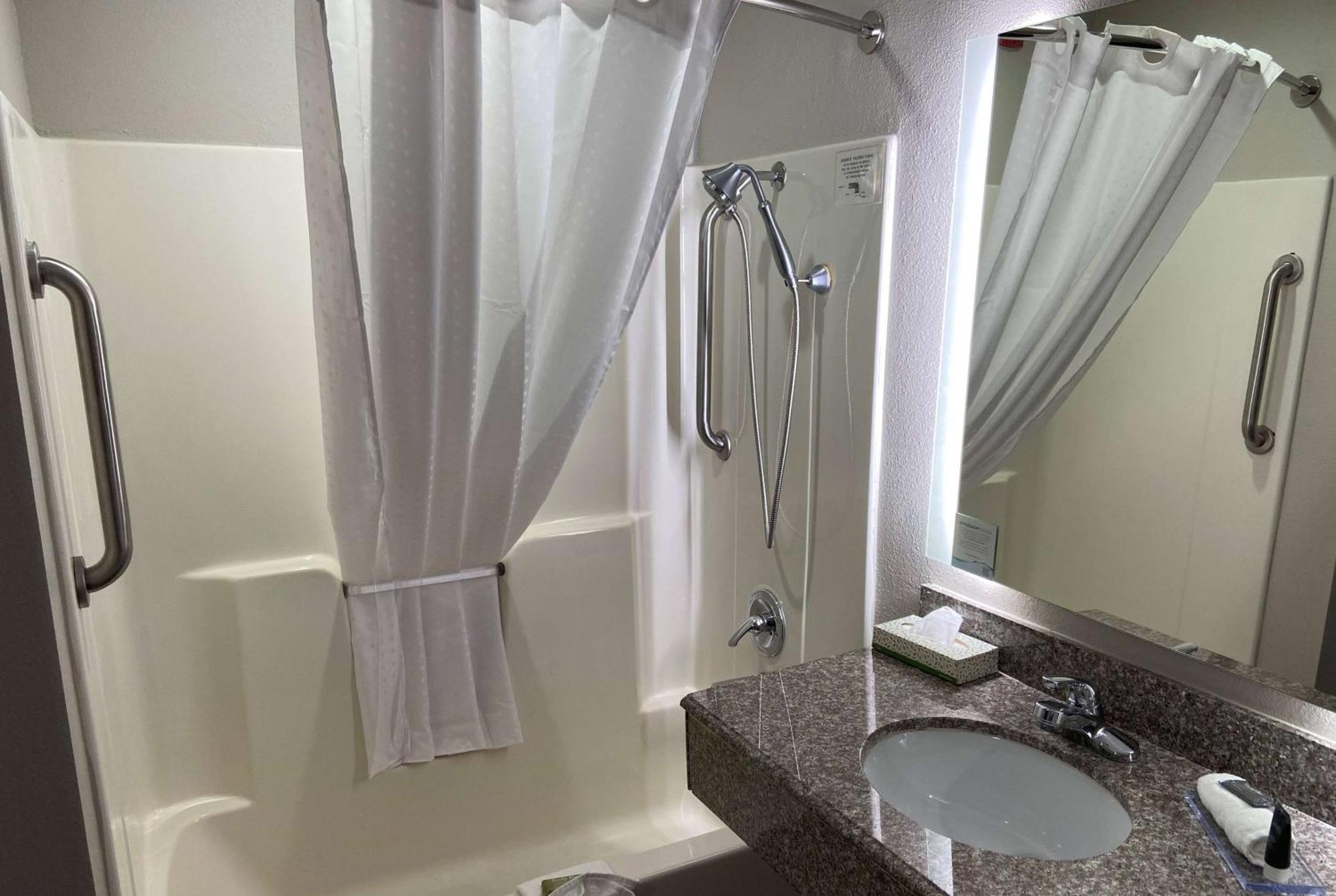 Days Inn & Suites By Wyndham Tahlequah Εξωτερικό φωτογραφία